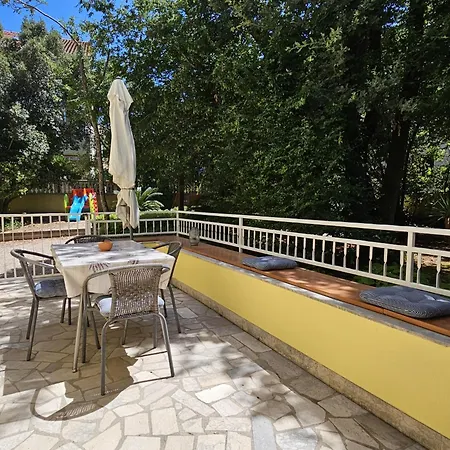 Apartments Andrea Malinska Exterior photo