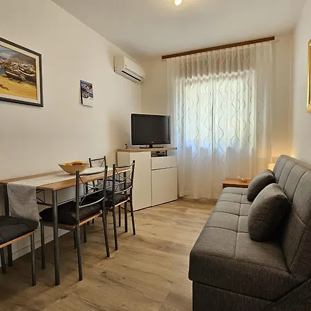 Apartments Andrea Malinska Exterior photo