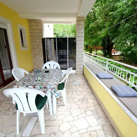 Apartments Andrea Malinska Exterior photo