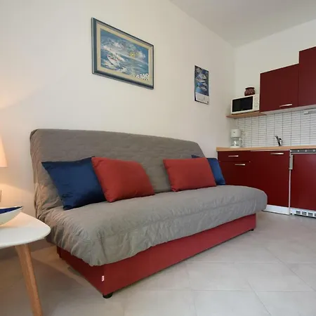Apartments Andrea Malinska Exterior photo