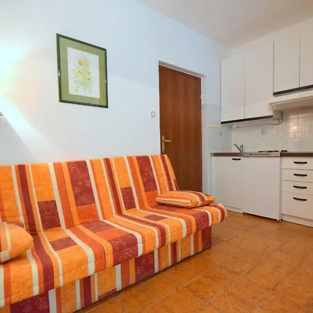 Apartments Andrea Malinska Exterior photo