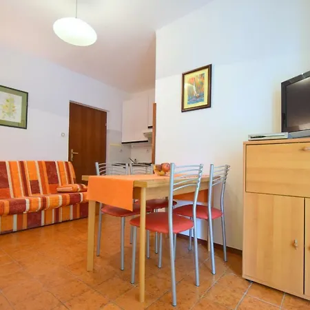 Apartments Andrea Malinska Exterior photo